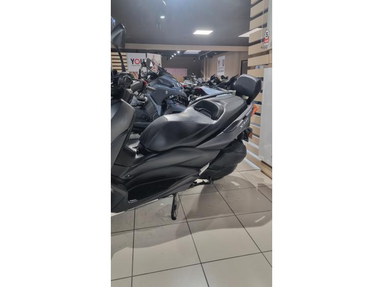 YAMAHA XMAX 300