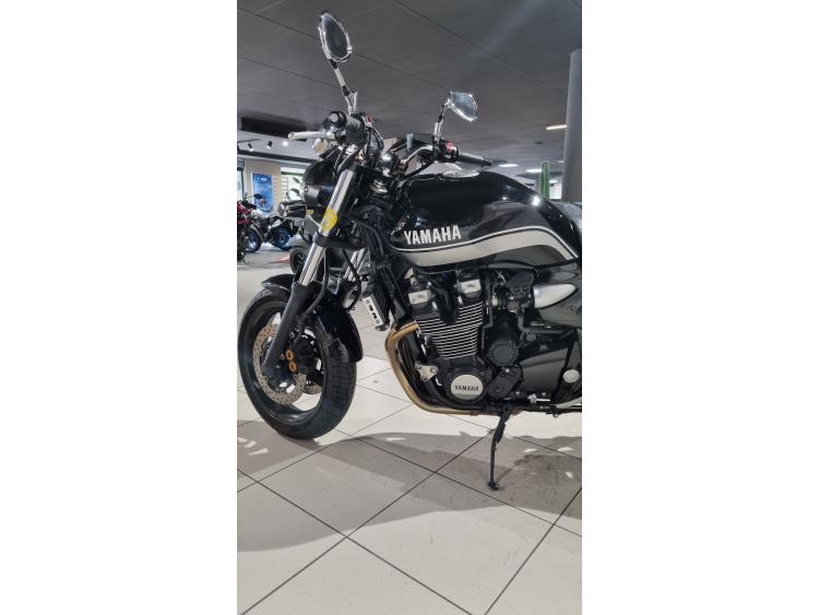 YAMAHA XJR 1300