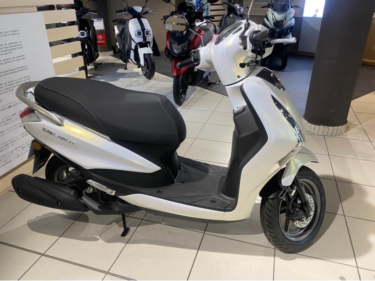 YAMAHA D'ELIGHT