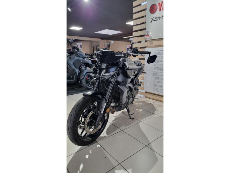 YAMAHA MT-09