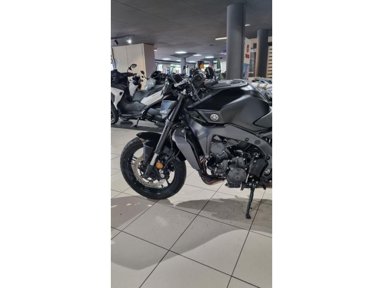 YAMAHA MT-09
