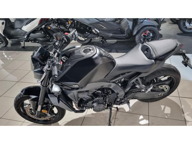 YAMAHA MT-09
