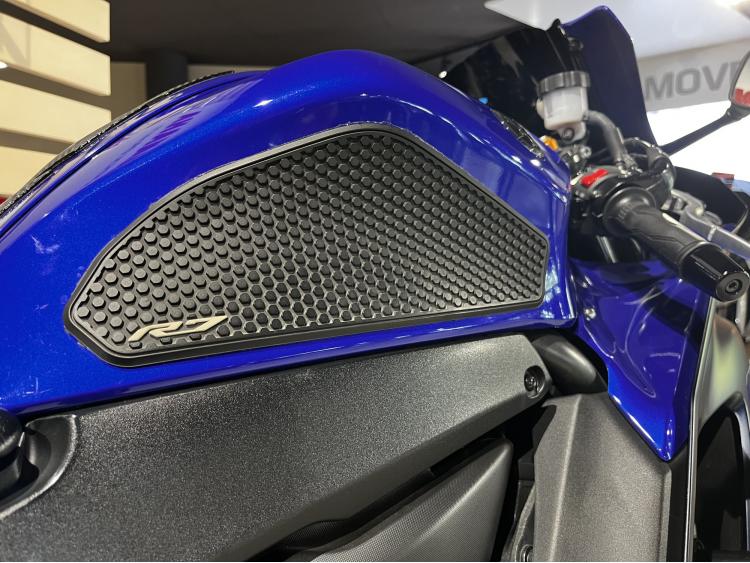 YAMAHA YZF-R7