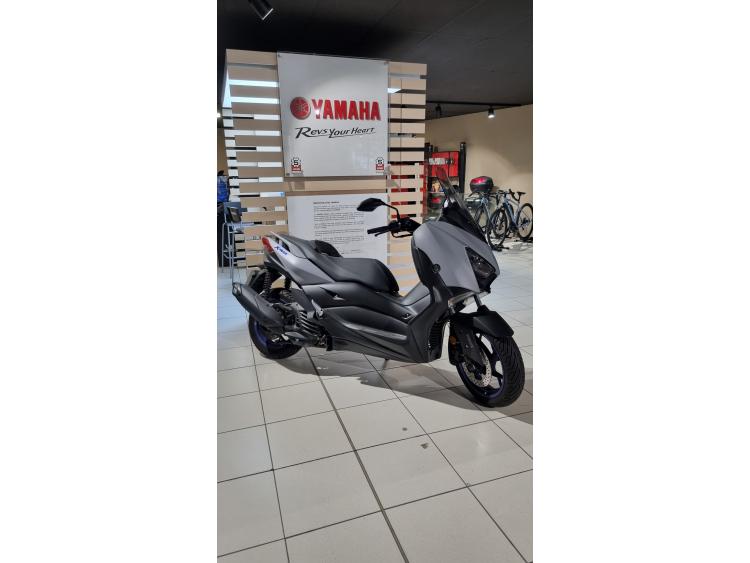 YAMAHA XMAX 125