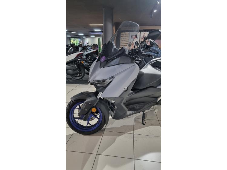 YAMAHA XMAX 125