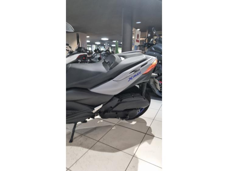 YAMAHA XMAX 125