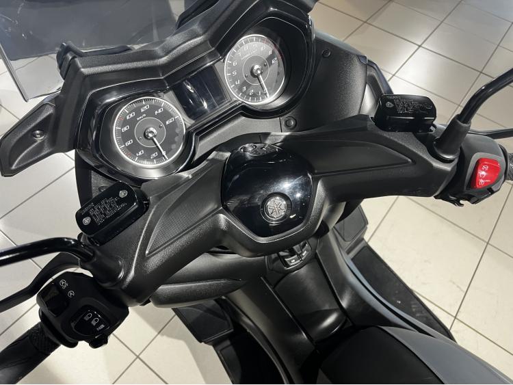 YAMAHA XMAX 125